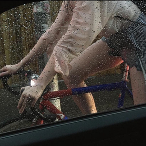 边查下面边吸奶很爽
